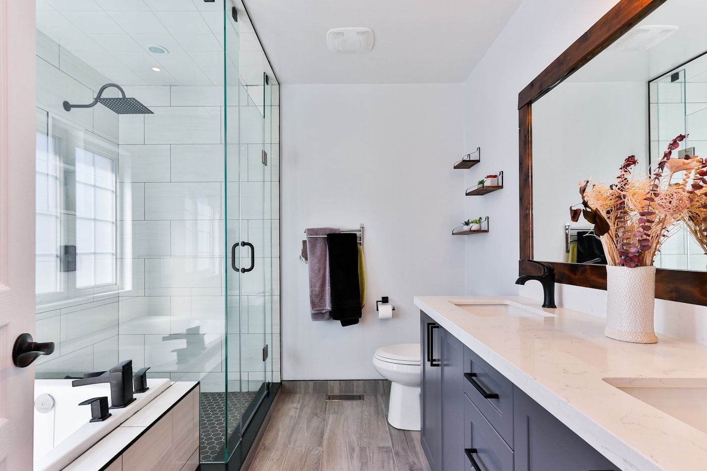 Makellos gereinigtes Badezimmer